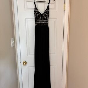 Lulu's Black and White Sleeveless Maxi Gown
